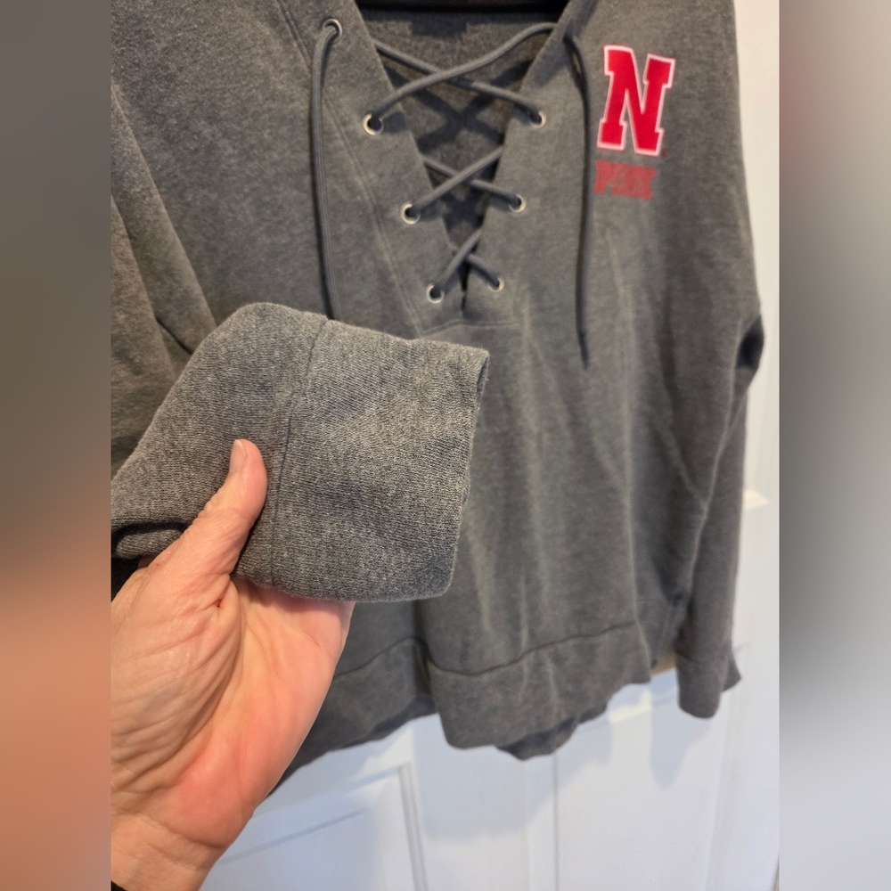 Vicoria's Secret PINK Nebraska Huskers Pullover Lace Up Hoodie Medium - Picture 6 of 10
